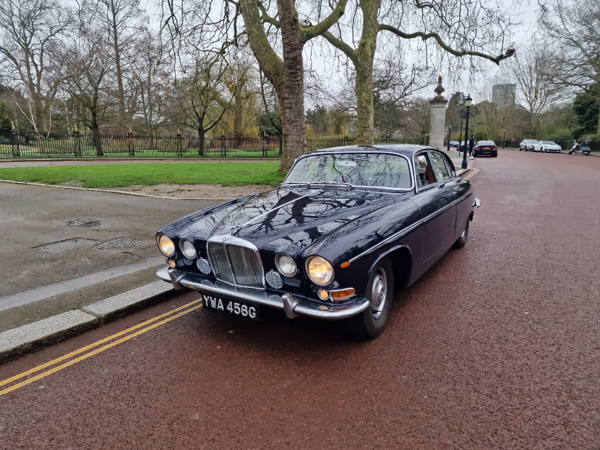 1969 Jaguar MK X Image 2